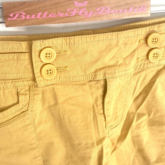 Candies Shorts Chino Mid Rise Flat Front Pockets Cargo Outdoor Yellow, Size 7 - Picture 2 of 6